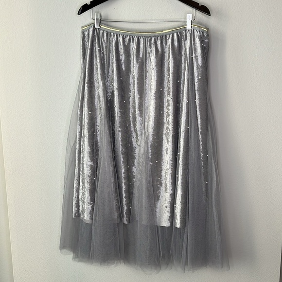 RAGA Anthropologie Velvet Midi Skirt w/Pearl Detail & Tulle Overlay Gray Size 1X - Picture 9 of 9